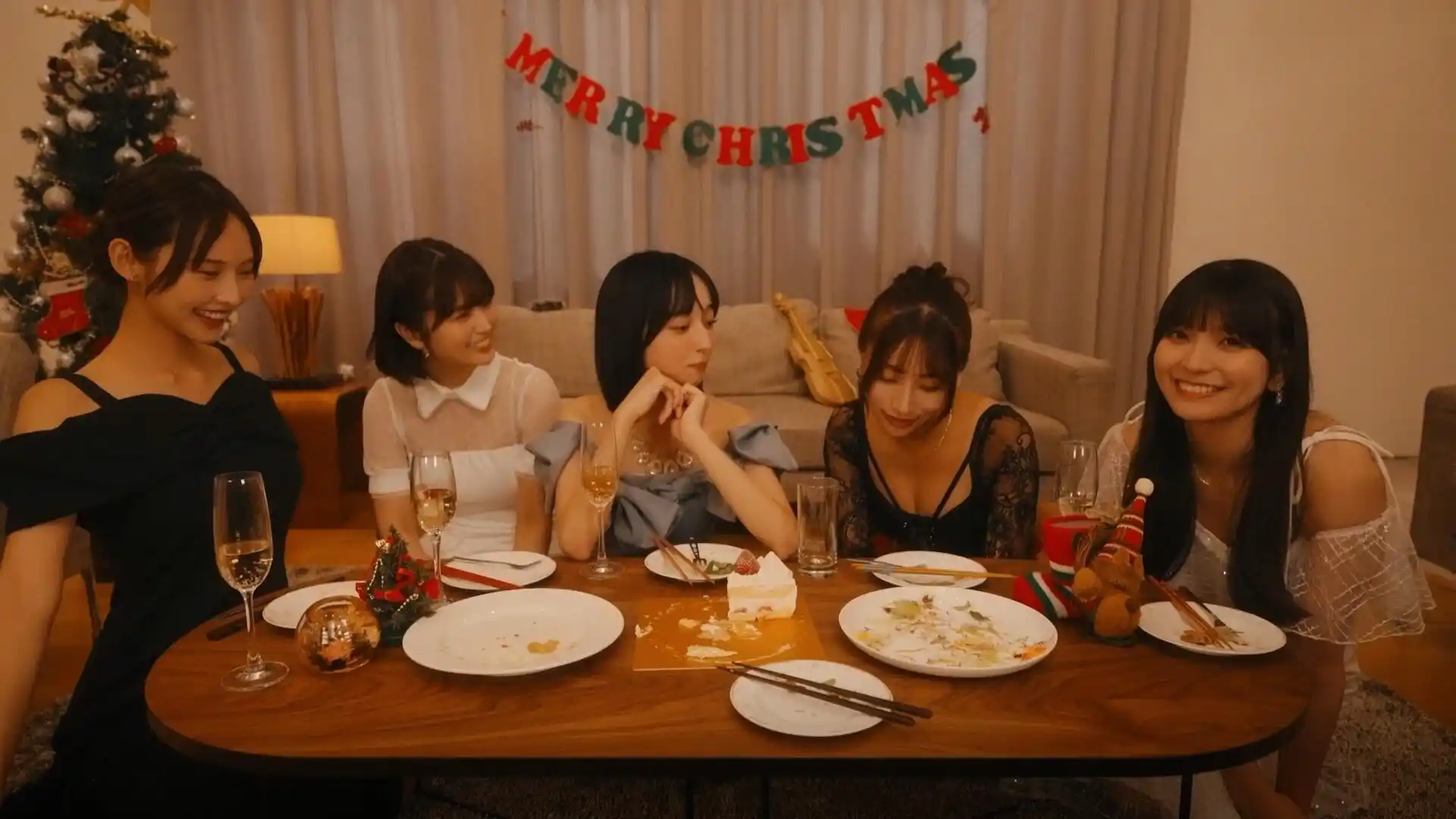 嘟嘟嘟~恋爱信号响不停，美女室友们教我如何淡定？/Roommates, Romance, and Ringing Hearts-汇课新知资源网